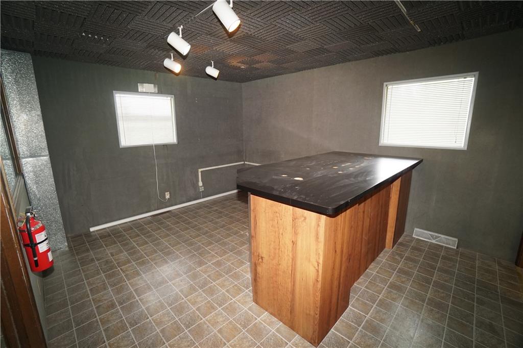 2414 S Leonard Road Property Photo 16
