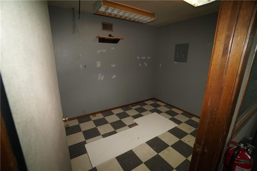 2414 S Leonard Road Property Photo 17