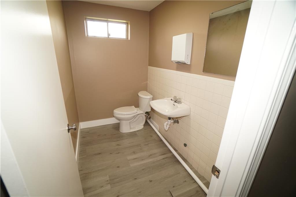 2414 S Leonard Road Property Photo 31