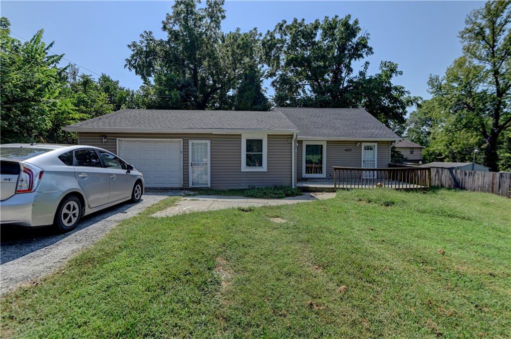 4521 Ne 45th Street Property Photo