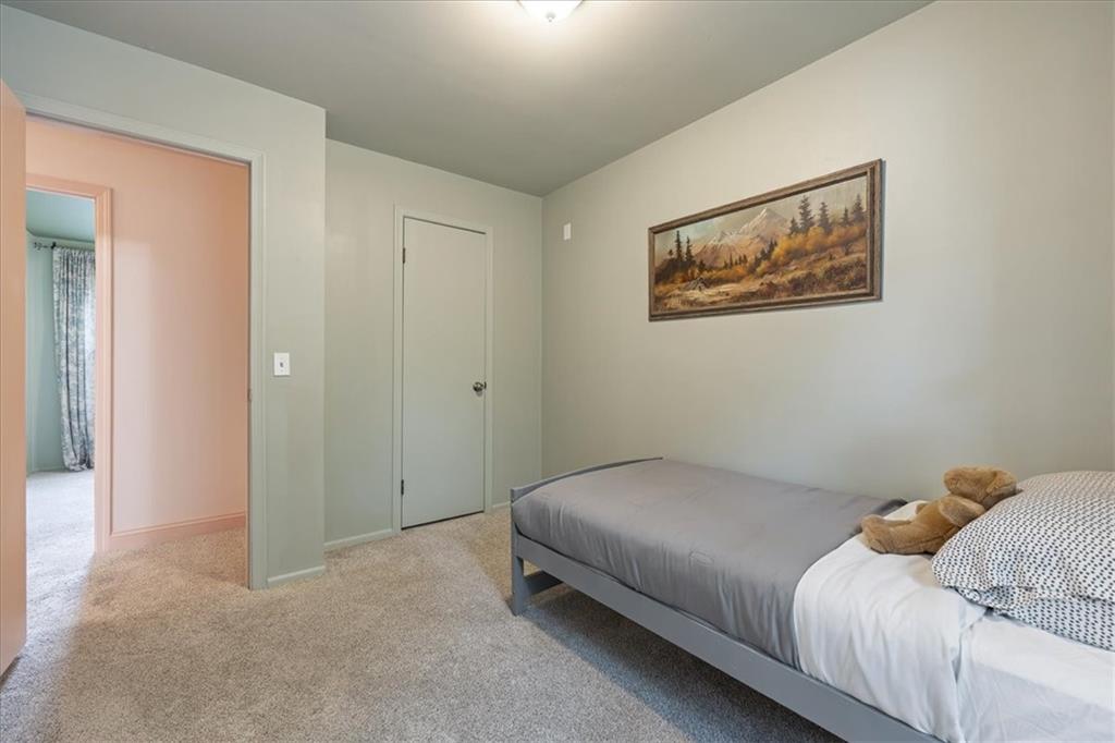 611 E Welston Avenue Property Photo 18