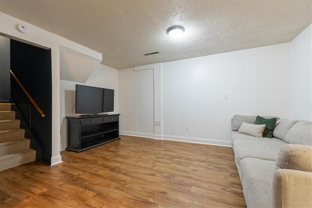 611 E Welston Avenue Property Photo 20