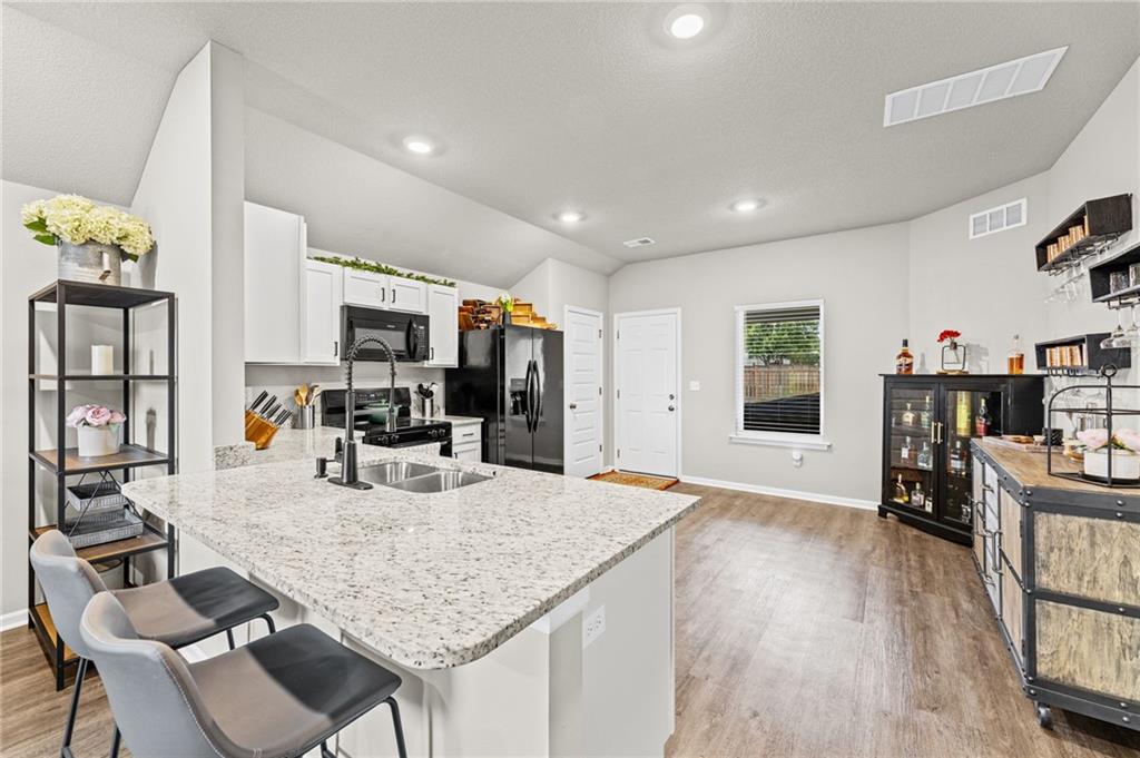 644 N Pear Street Property Photo 8