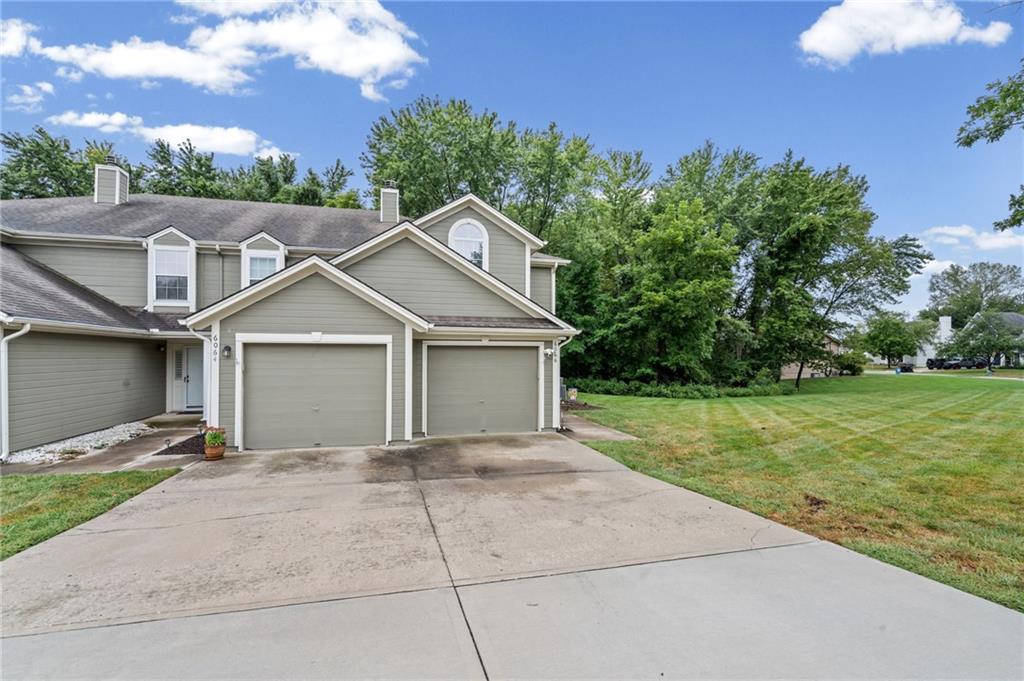 6066 Ne Moonstone Drive Property Photo 4