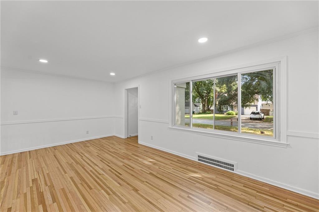 4916 W 57th Terrace Property Photo 6