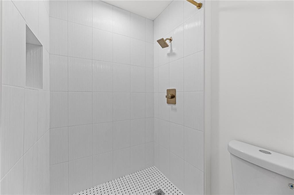 4916 W 57th Terrace Property Photo 17