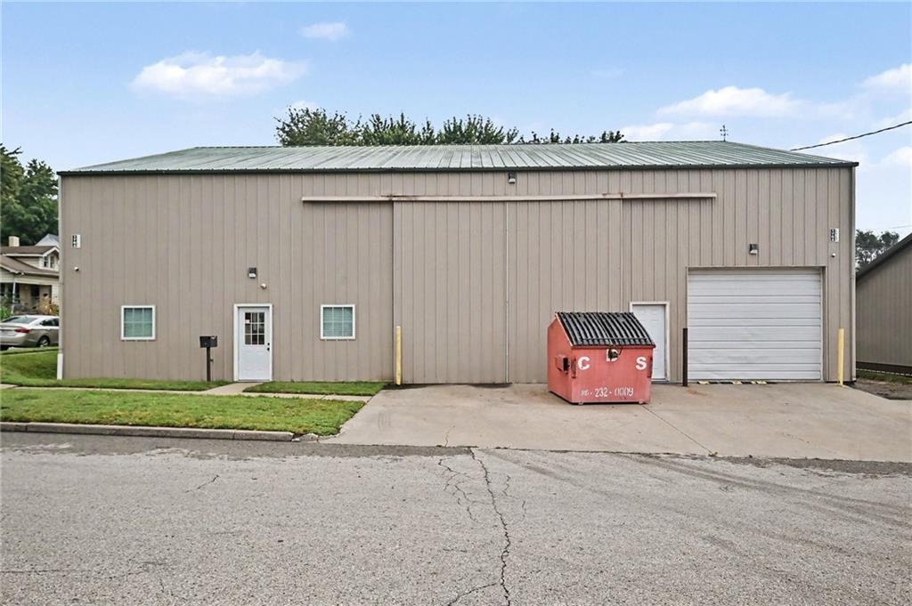 1704 Center Street Property Photo 2