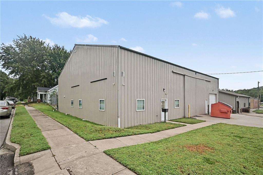 1704 Center Street Property Photo 4