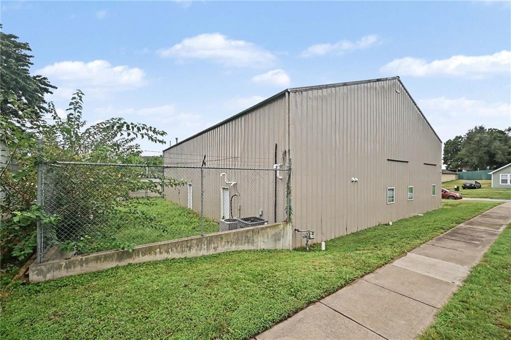 1704 Center Street Property Photo 5