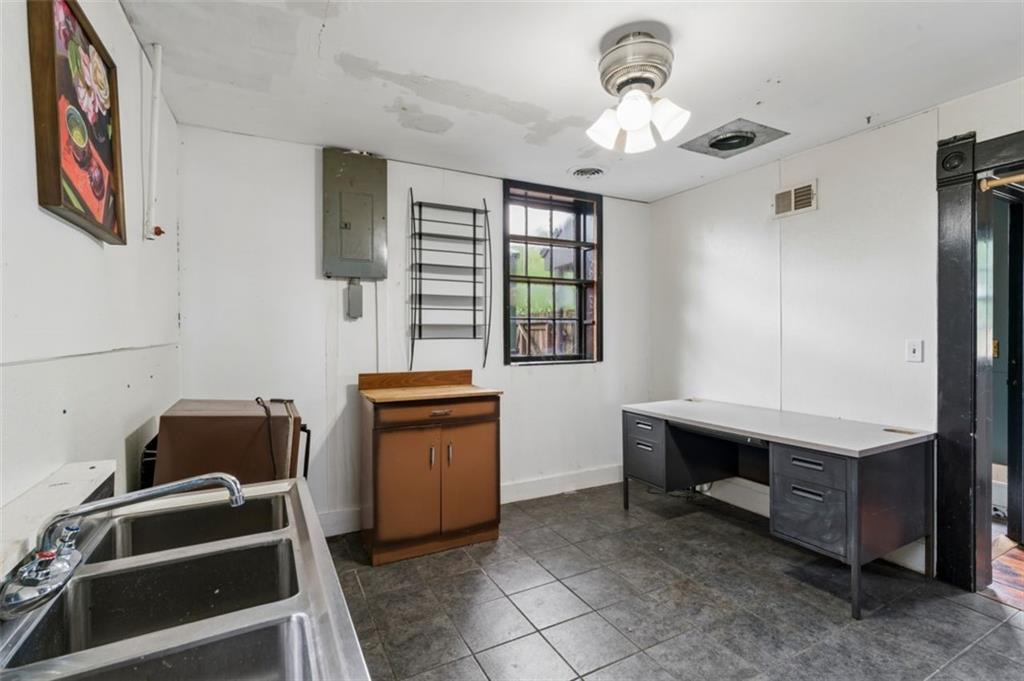901 Franklin Avenue Property Photo 17