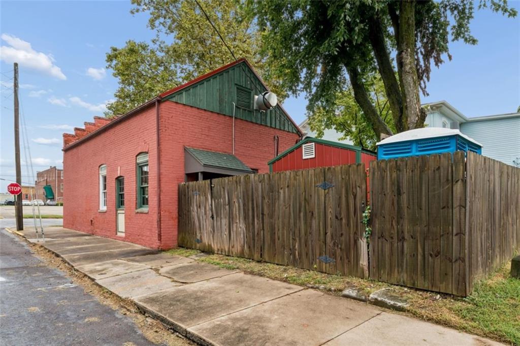 901 Franklin Avenue Property Photo 36