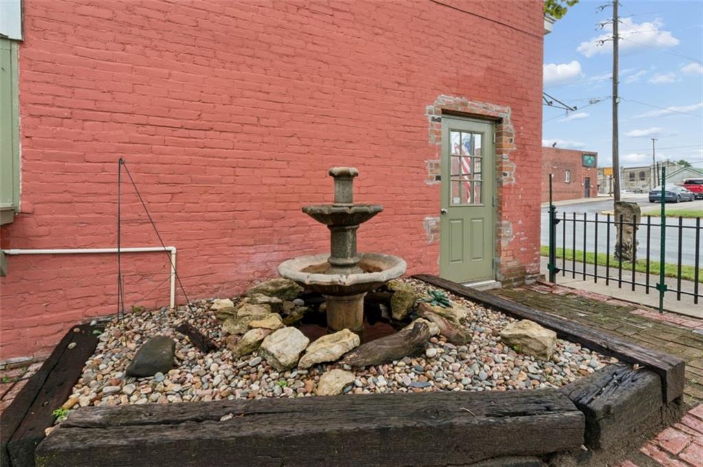901 Franklin Avenue Property Photo 37