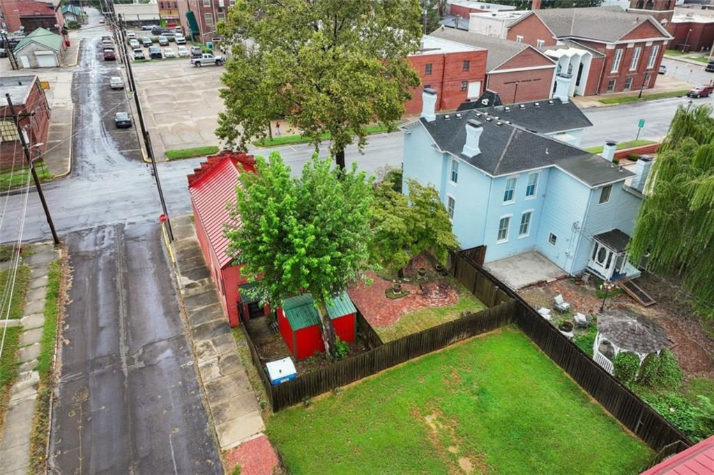 901 Franklin Avenue Property Photo 42
