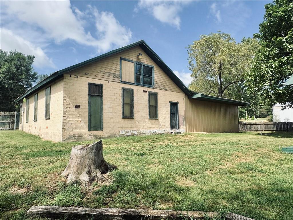 2745 169 Highway Property Photo 1