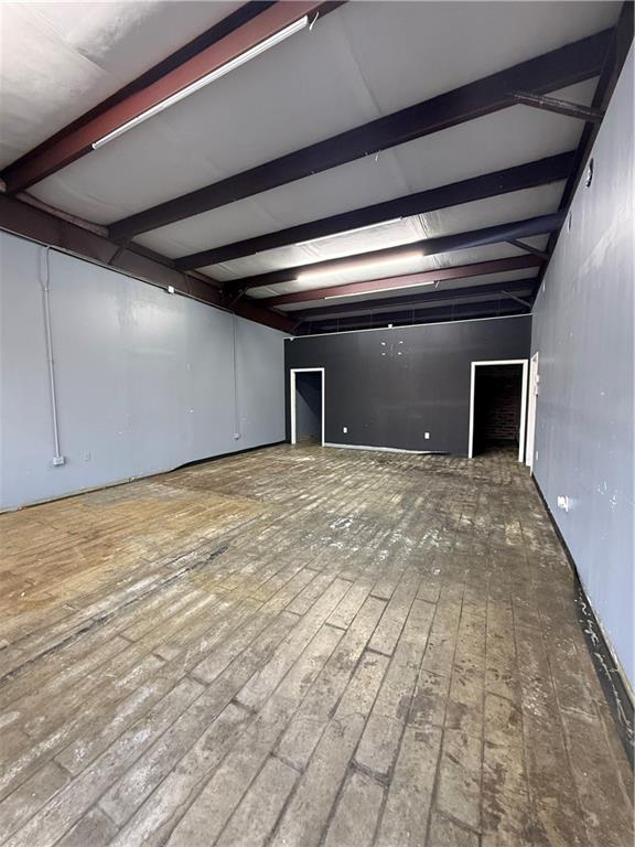 7403 N Oak Trafficway Property Photo 2