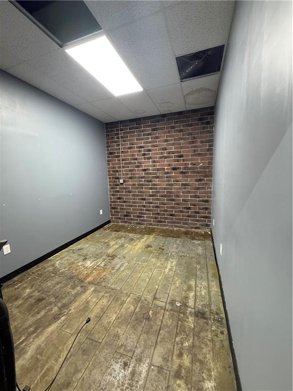 7403 N Oak Trafficway Property Photo 4