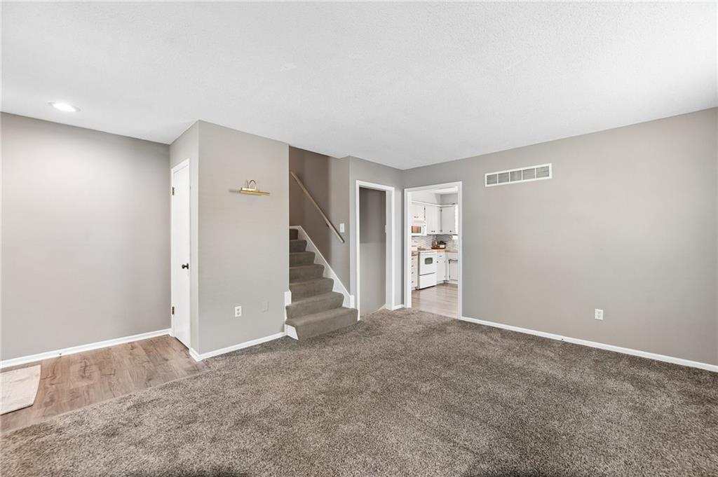 513 S Cardinal Drive Property Photo 6