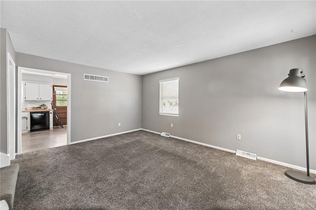 513 S Cardinal Drive Property Photo 7