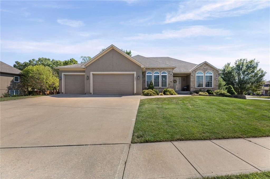 201 E Peach Tree Lane Property Photo 1