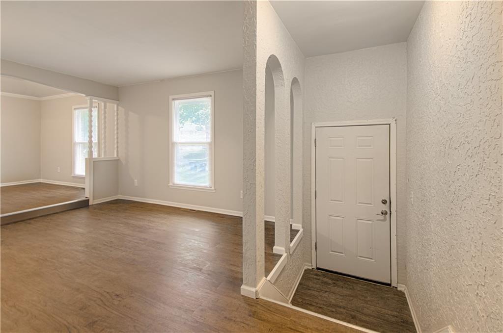 300 Parkwood Drive Property Photo 3