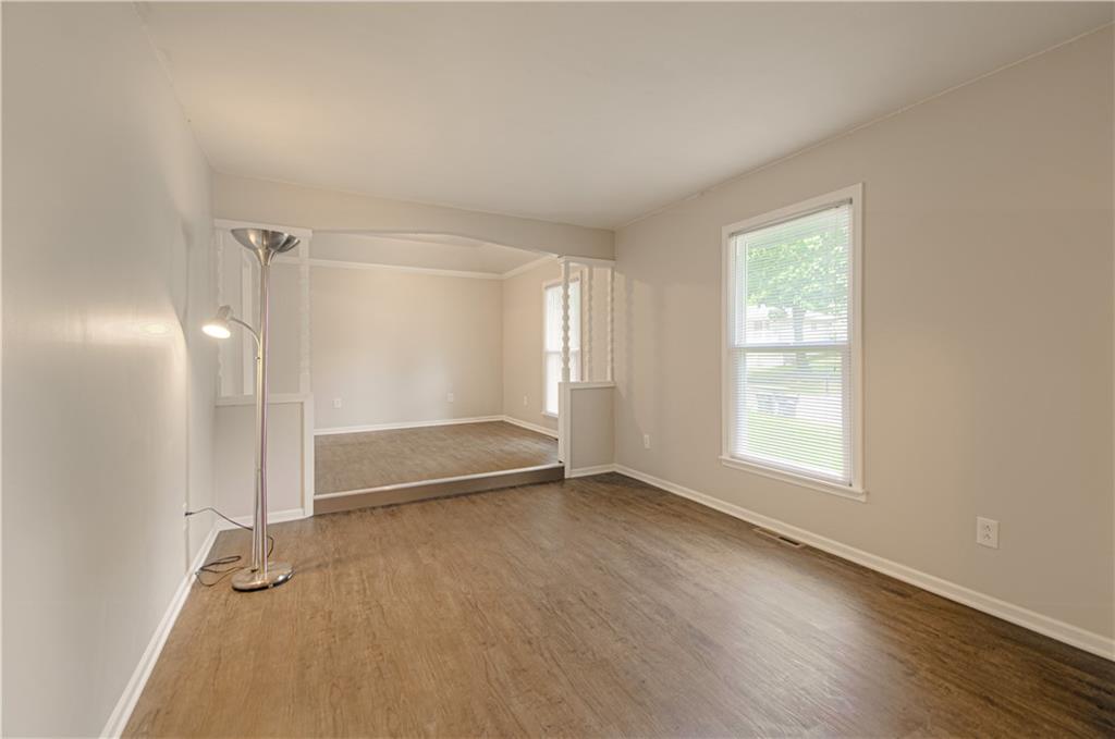 300 Parkwood Drive Property Photo 4