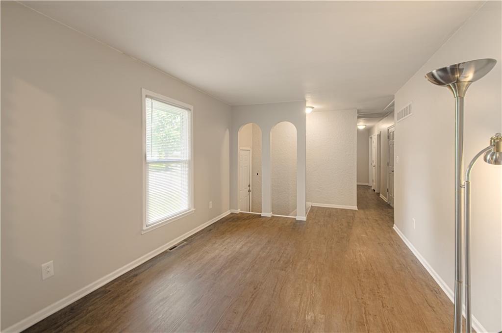 300 Parkwood Drive Property Photo 5