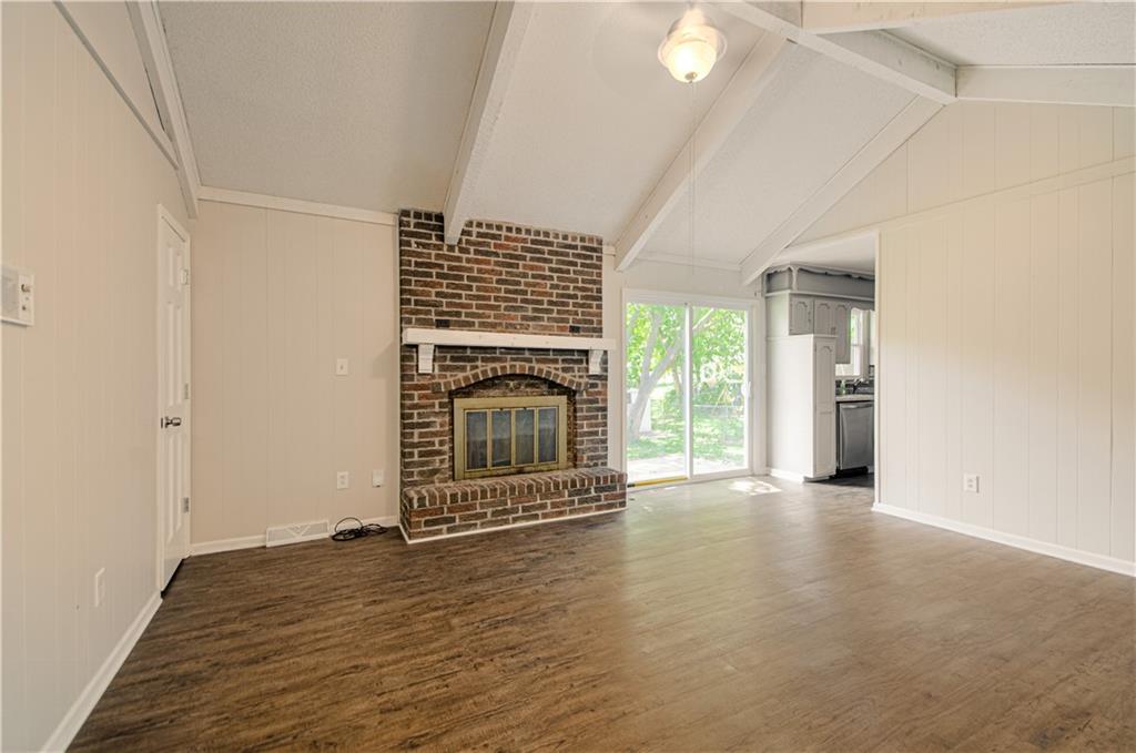 300 Parkwood Drive Property Photo 8