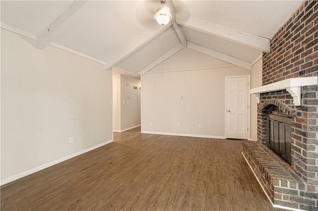 300 Parkwood Drive Property Photo 9