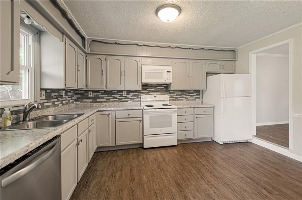 300 Parkwood Drive Property Photo 10