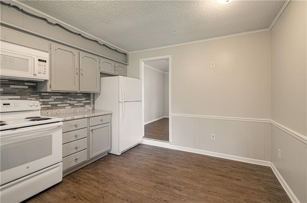 300 Parkwood Drive Property Photo 11