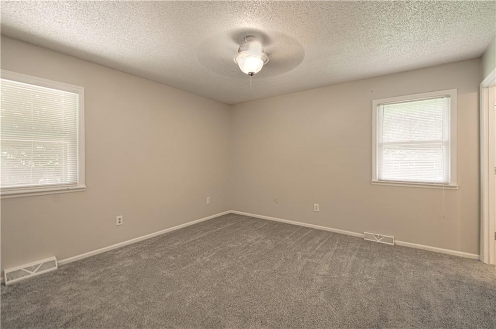 300 Parkwood Drive Property Photo 13