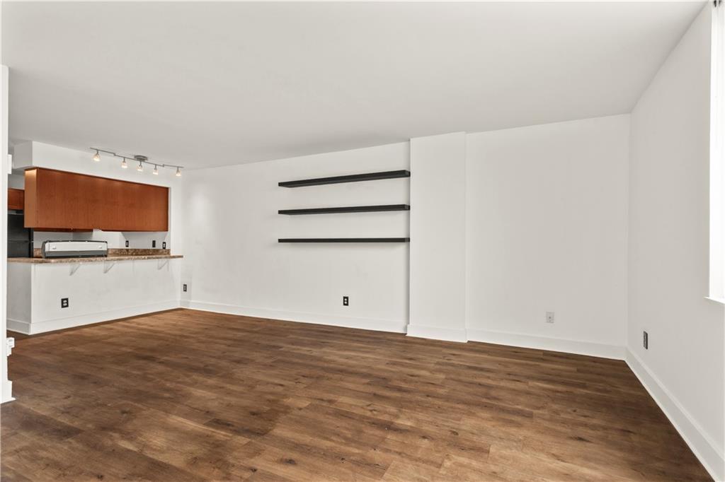 600 E 8th Street Property Photo 11