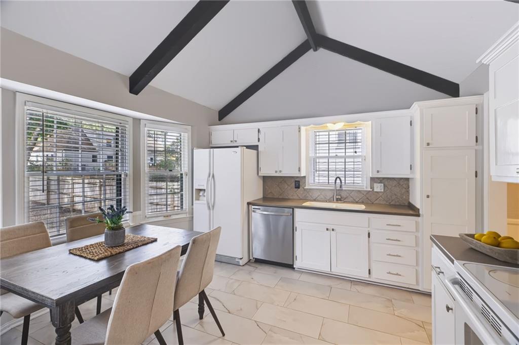 9800 Walmer Street Property Photo 10