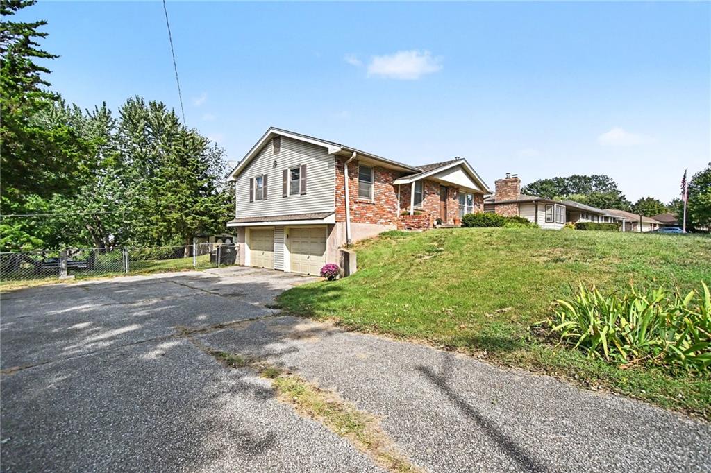 18104 E 27th Terrace Property Photo 3