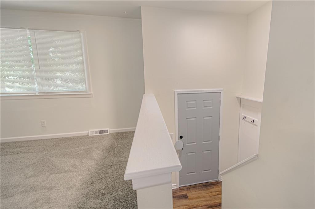 709 S Oak Street Property Photo 2
