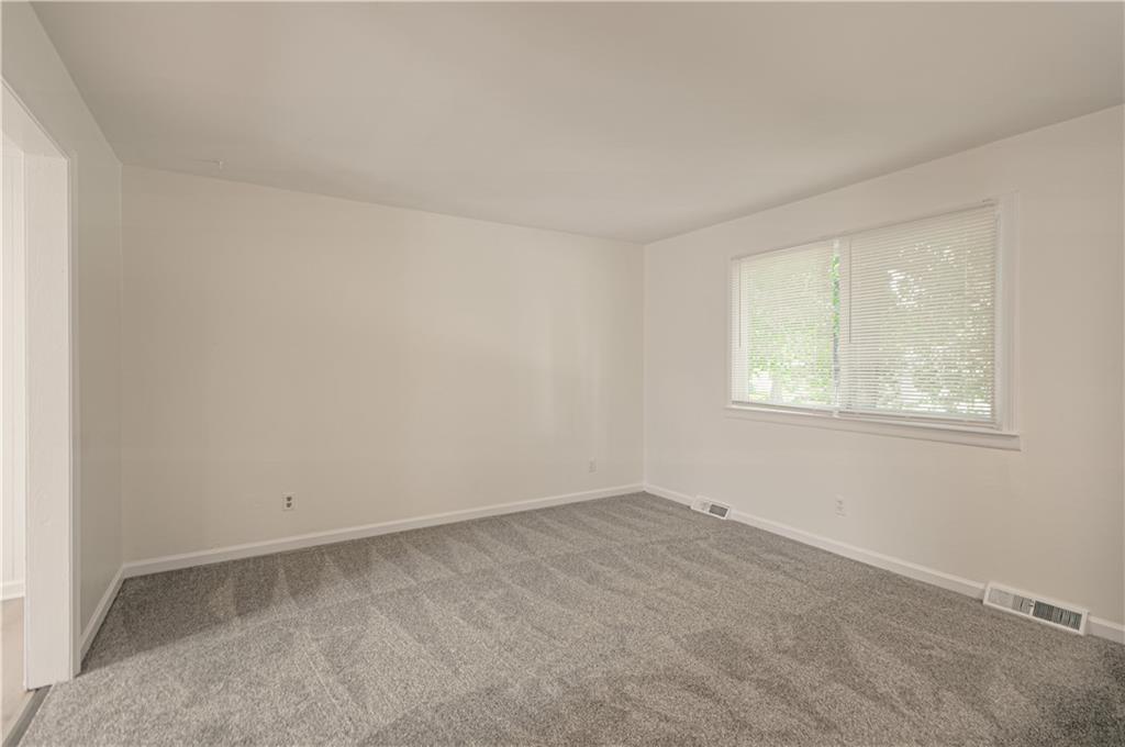 709 S Oak Street Property Photo 3
