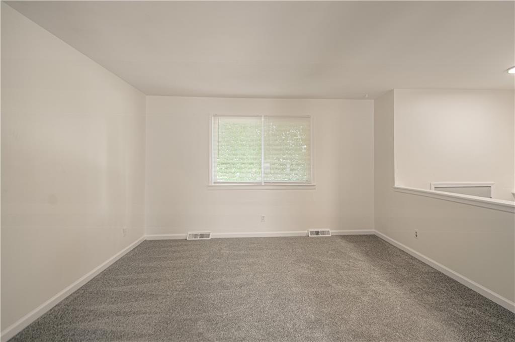 709 S Oak Street Property Photo 4
