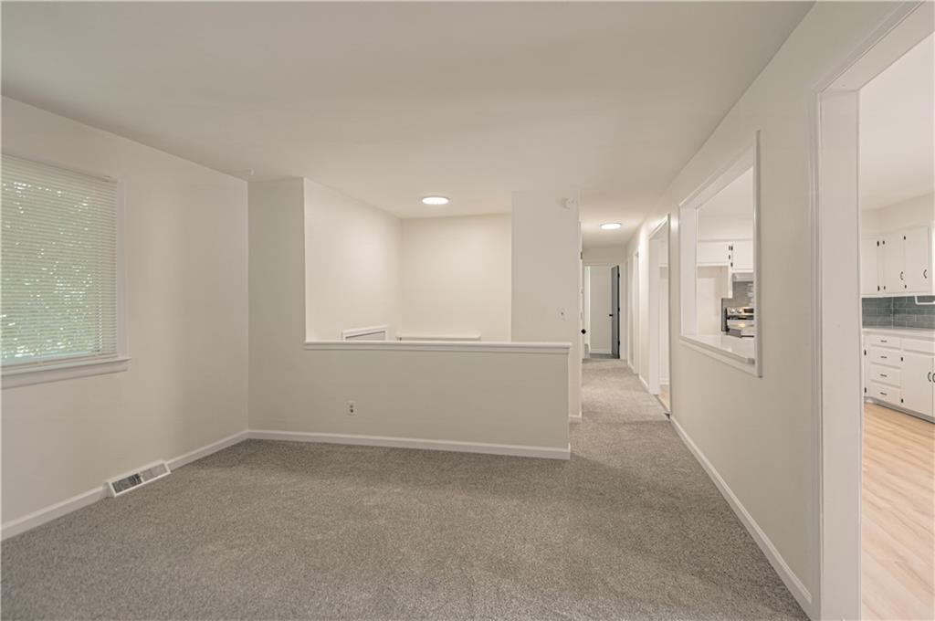 709 S Oak Street Property Photo 5