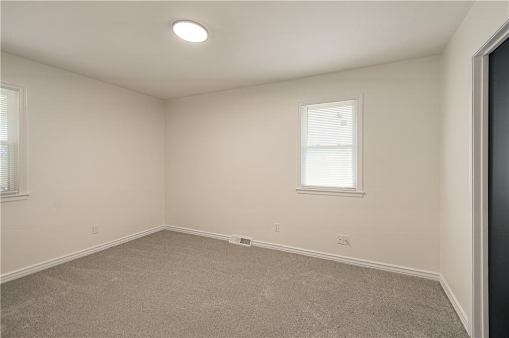 709 S Oak Street Property Photo 13