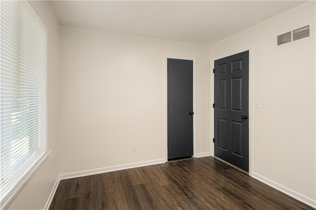 709 S Oak Street Property Photo 18