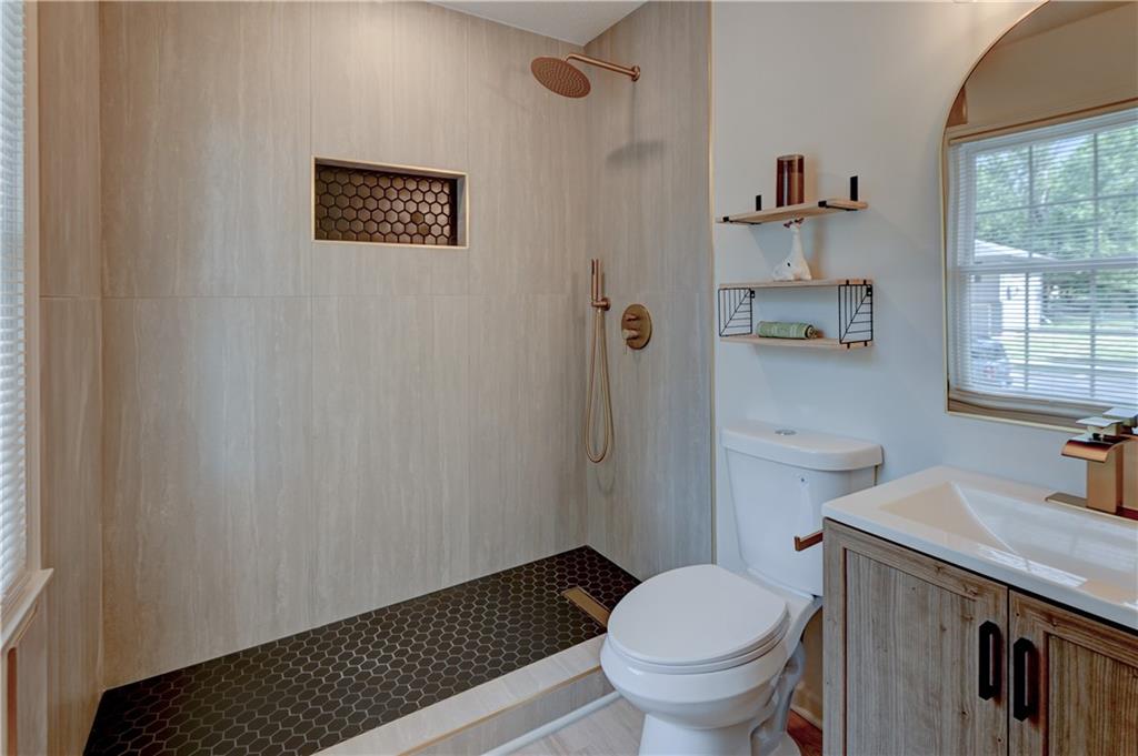 305 Sharon Drive Property Photo 14