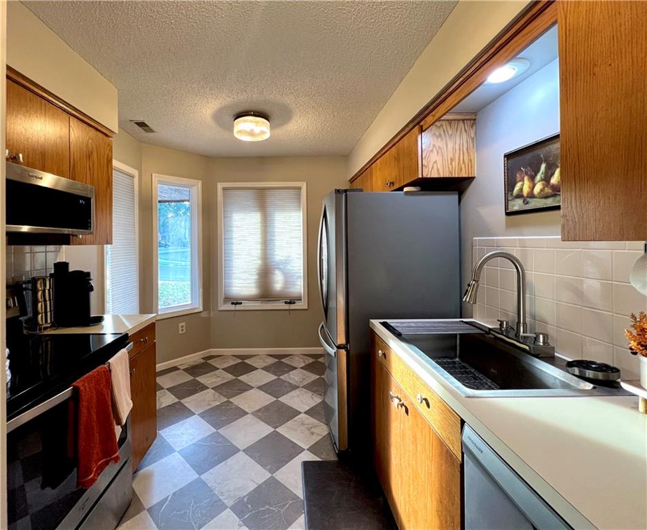 317 Glenview Drive Property Photo 6