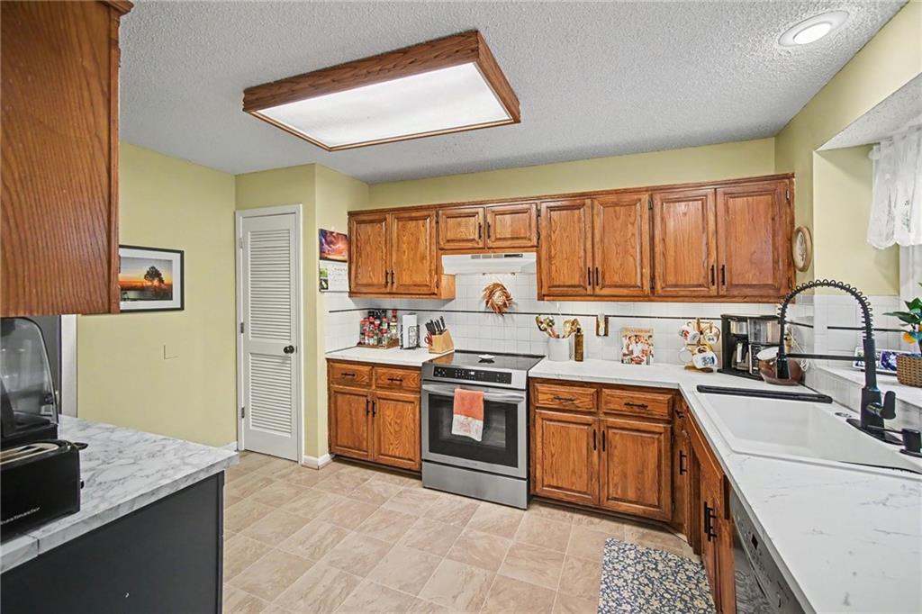 601 Taylor Drive Property Photo 6