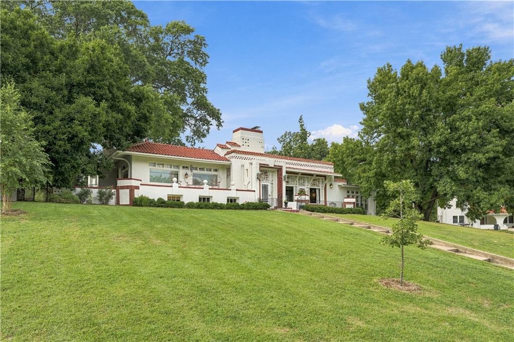 2204 Washington Boulevard Property Photo 1