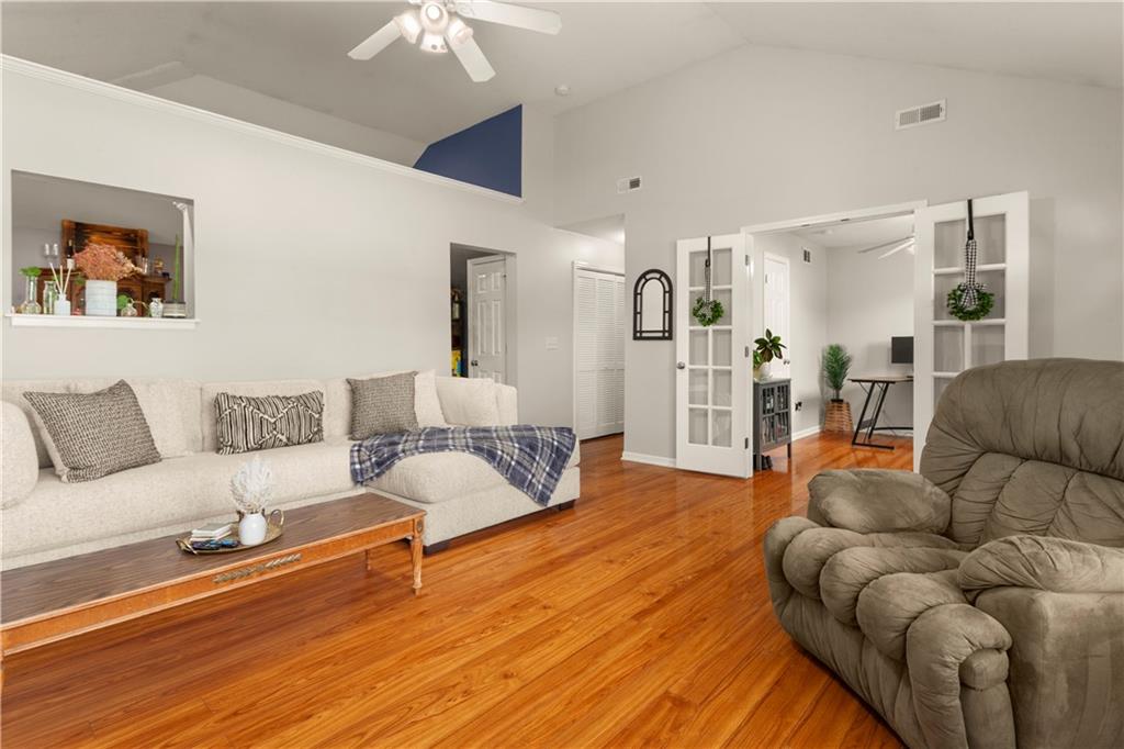 500 Birch Street Property Photo 12