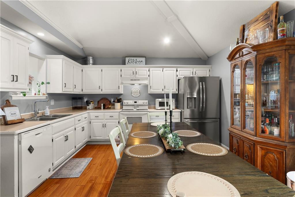 500 Birch Street Property Photo 16