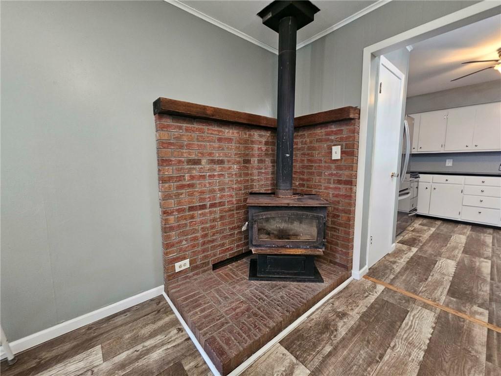 112 W Walnut Street Property Photo 4