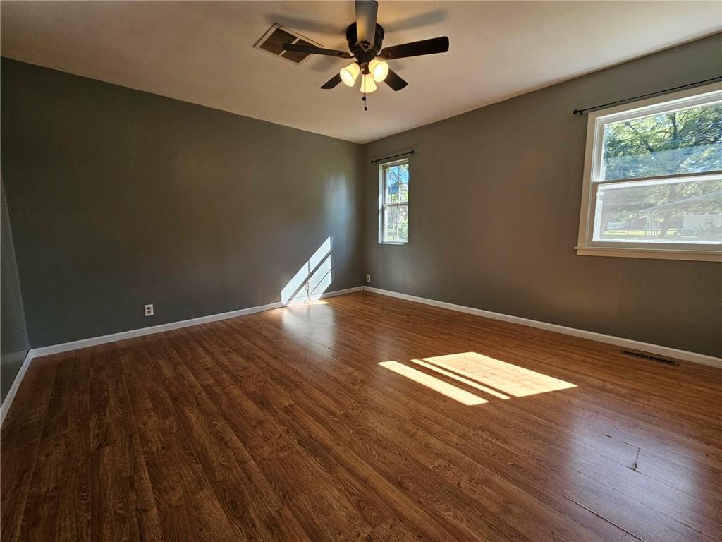 112 W Walnut Street Property Photo 8