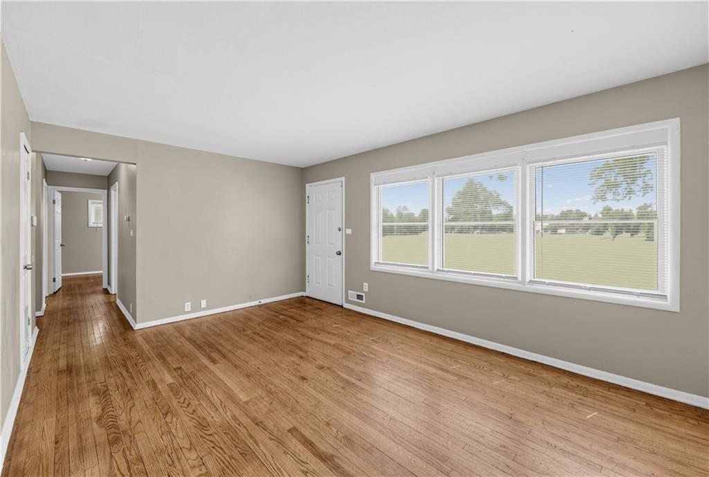 7310 Ruskin Way Property Photo 4