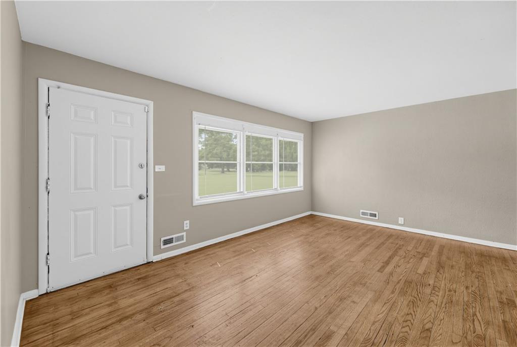 7310 Ruskin Way Property Photo 5